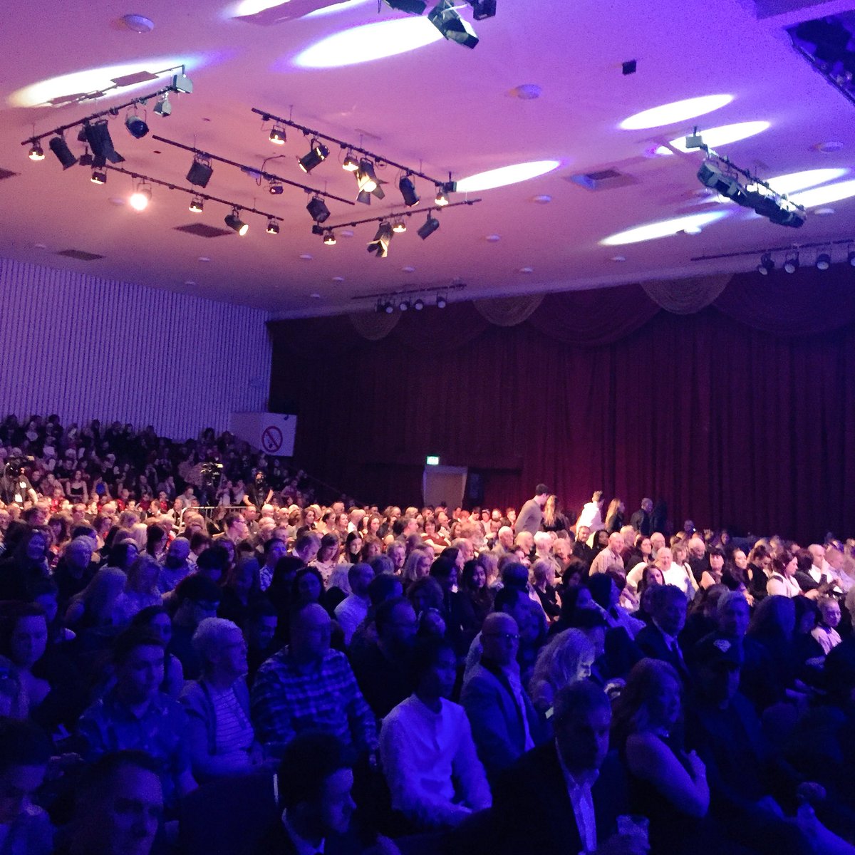NEA_HQ's tweet photo. Mr @LeeKnell1983 is about to take to the stage to do a quick audience briefing before tonight's #SEEA17 gets underway... 😬😜 https://t.co/xzkwZWfWHi