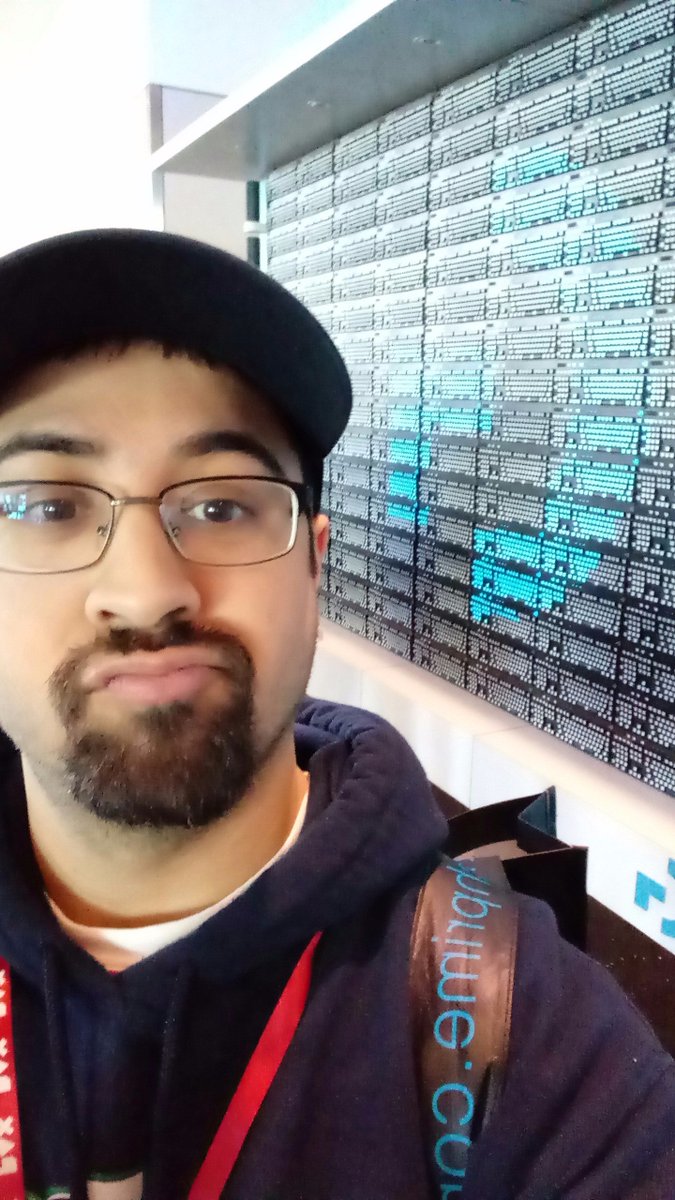 dyle17's tweet image. At Pax East! #LogitechgPAX