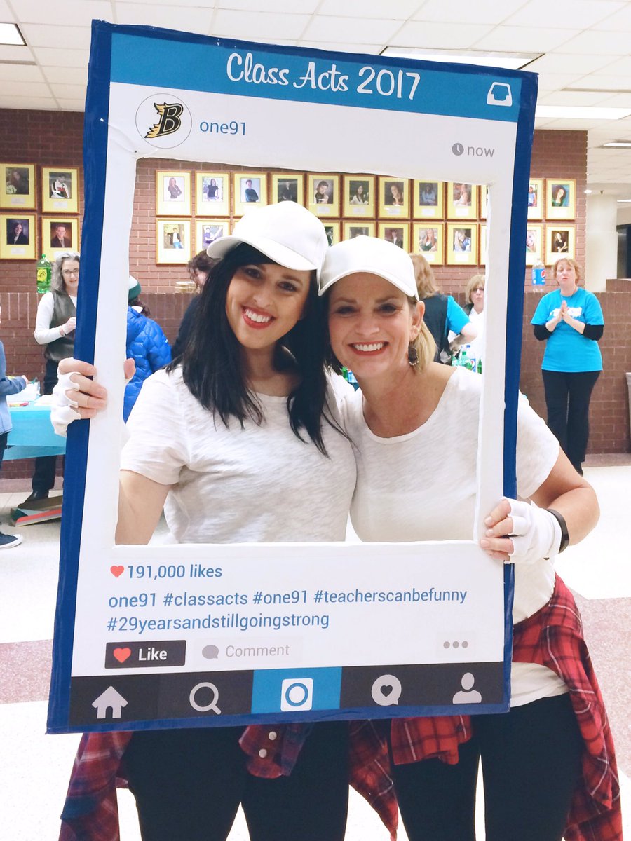 MrsTofte's tweet photo. Thank you to all the families and friends who came to support #classacts17! Until next year! #proudpublicschoolteacher .@RahnArtsTech #One91 https://t.co/R2ZRi9dCAQ