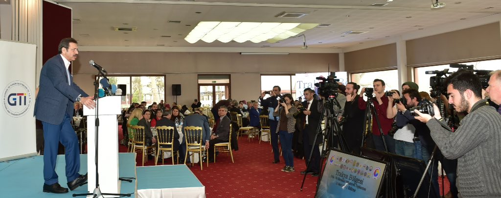 RHisarciklioglu's tweet photo. Maliye Bakanımız Sn. @naci_agbal ile Trakya Bölgesindeki 22 Oda-Borsamızla Edirne'de bir araya geldik. https://t.co/nkUaXXiGPe