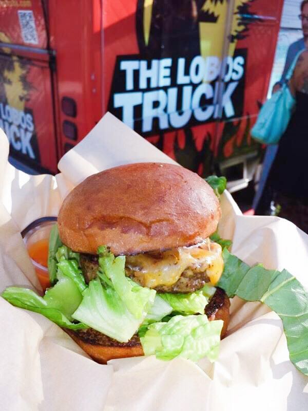 Let’s have a juicy burger to celebrate the weekend hypeee! #foodtruck #lafoodie #streetfood #burger