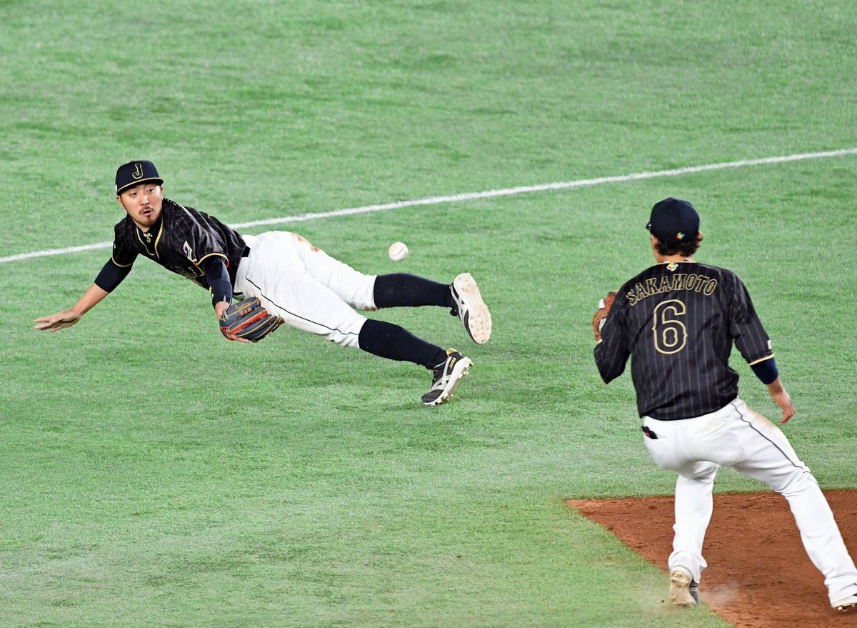 侍ジャパンに1人だけ忍者 セカンド菊池涼介選手の超絶プレーに相手ベンチも解説者もwbscもびっくり Wbc17 Togetter