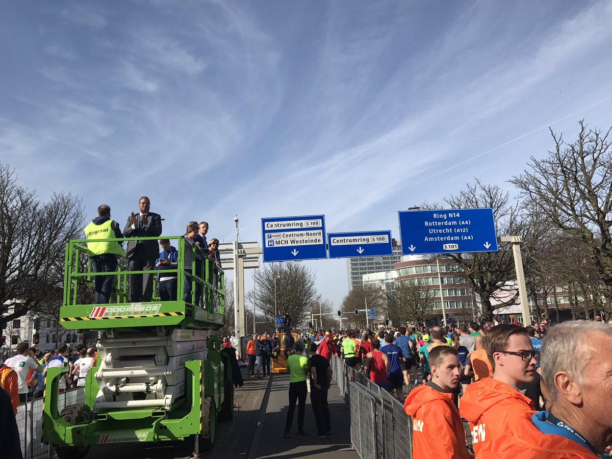 Newsroom070's tweet image. #DenHaag verwelkomt vandaag ruim 40.000 deelnemers voor de 43e @CPCLoopDenHaag #hardlopen #CPCloop