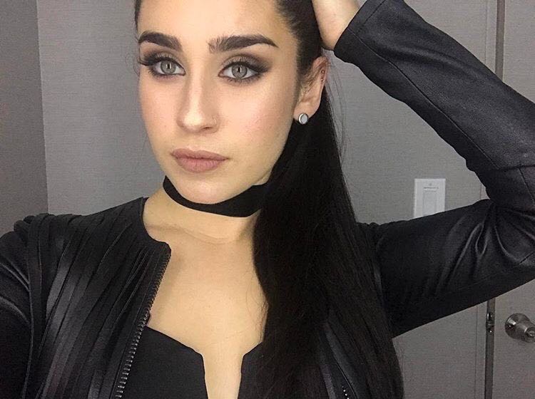 Updates5HVote's tweet image. EU SOU CARDÍACA LAUREN 

FOCUS ON HARMOS
#FifthHarmony #YouKnowYouLoveThem @radiodisney