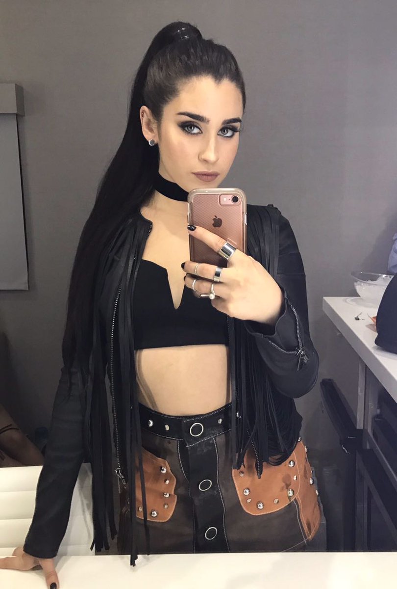 Updates5HVote's tweet image. EU SOU CARDÍACA LAUREN 

FOCUS ON HARMOS
#FifthHarmony #YouKnowYouLoveThem @radiodisney