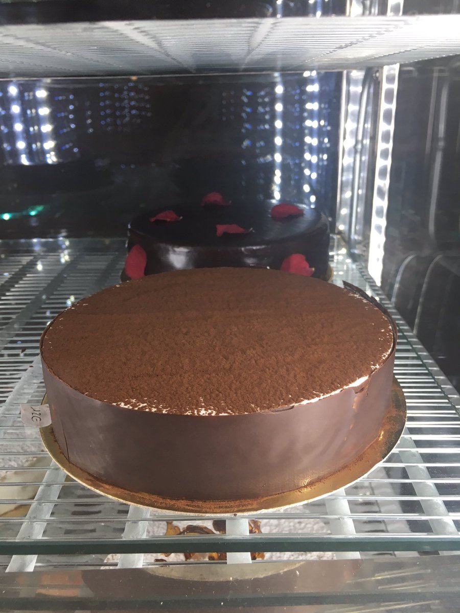 nerinadinunzio's tweet photo. Parma the right place to taste the best #gelato ever! #ciacco #ciaccolab #ciaccogelatosenzaltro #foodconfidential #italy #parma https://t.co/J3qsaCE8GS