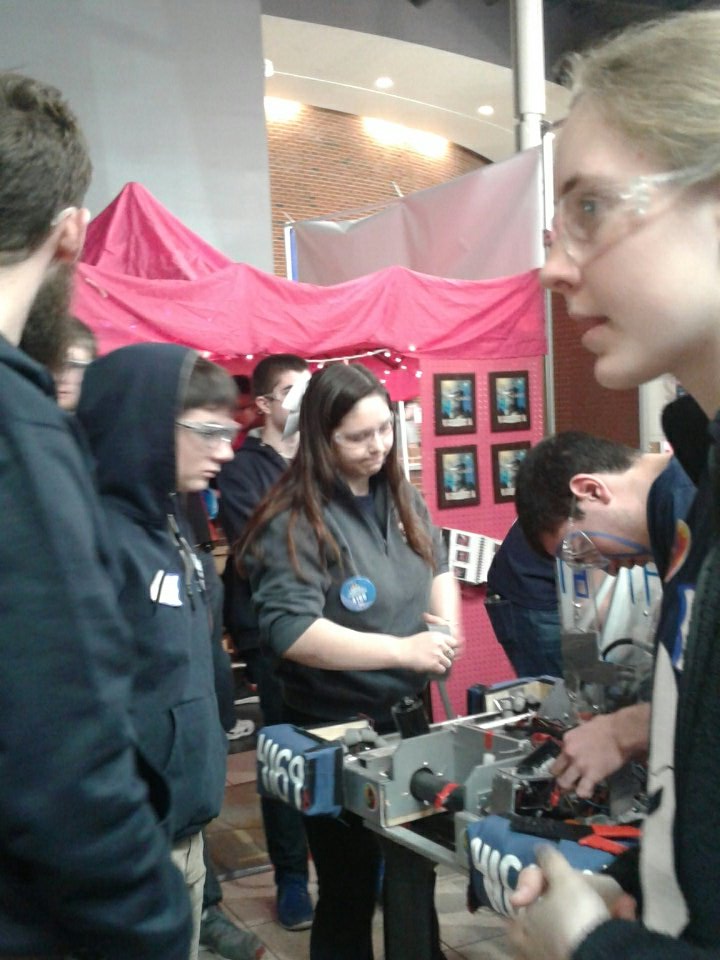 LSrobotics's tweet image. HUGE thank you to our coaches and captains for making this tournament very fun and a huge learning experience!! #omgrobots #NESEmass