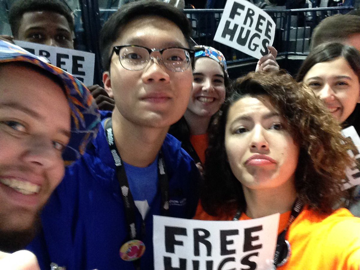SOSmamora's tweet photo. #TeamHuman #SROWbackThrowback #SROW2017 https://t.co/HtTuB2nFri