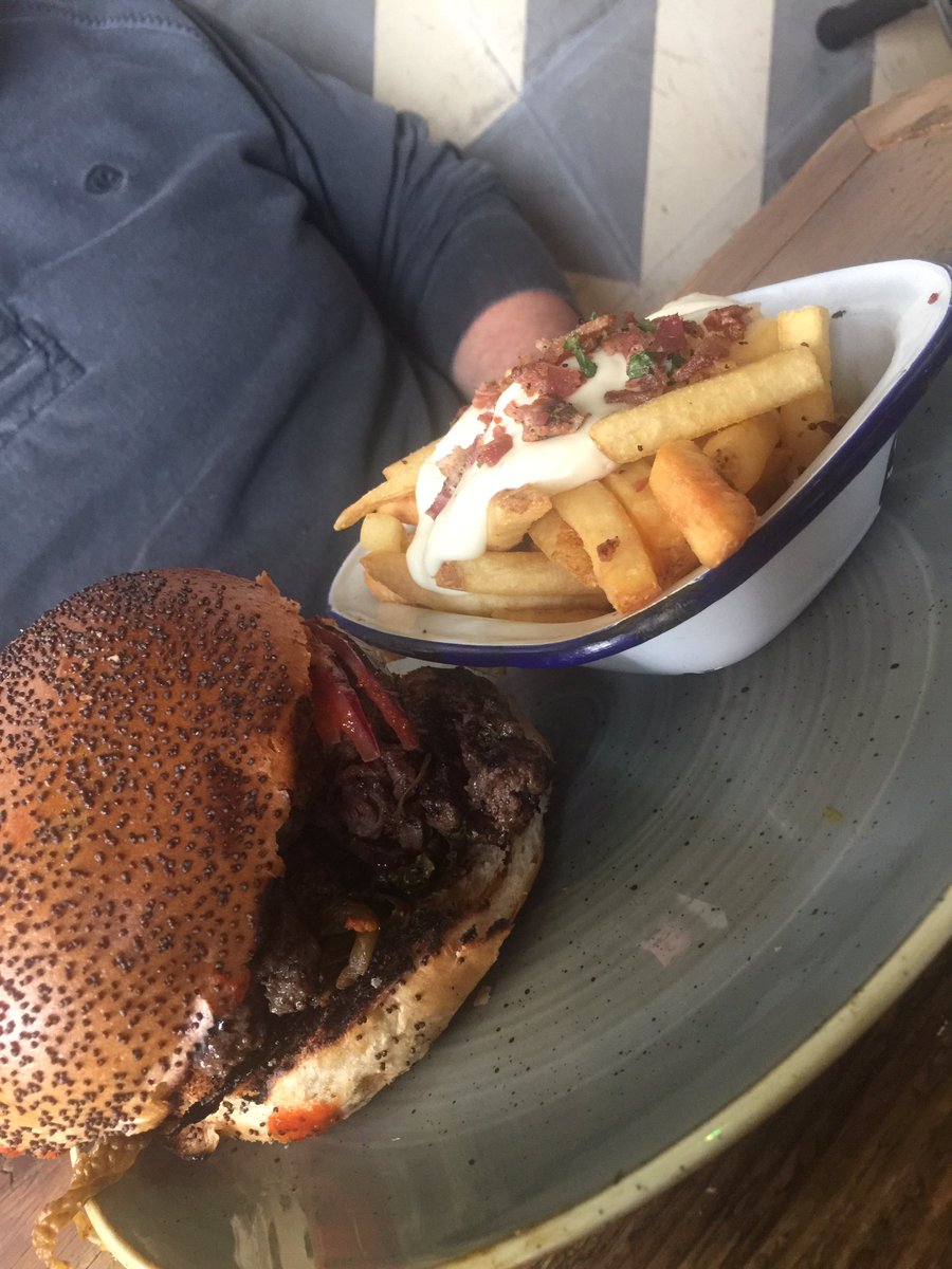 thegardenchefuk's tweet photo. Fab burgers @LuckyBrighton #organic #justbeef https://t.co/ld0pSTOXnE