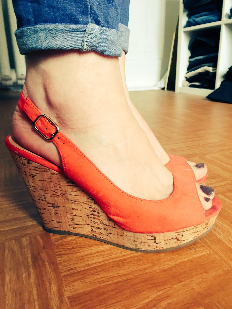 FemDommeGoddess's tweet photo. Es soll endlich wieder wärmer werden, damit ich diese Schätze wieder draußen ausführen kann! https://t.co/J5LTdhlxDP
