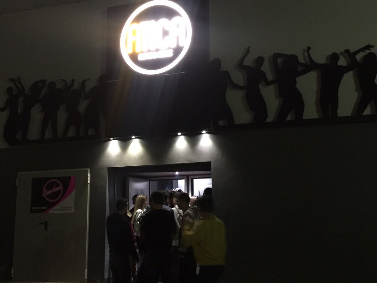 IndepProdMus's tweet image. Otra vez entradas agotadas en Sala Atica BADAJOZ con COCOLOCO 🌴 Oficial Party @OlivaresFelix @IamDNoise 
Gracias 👏🏻💃🏻