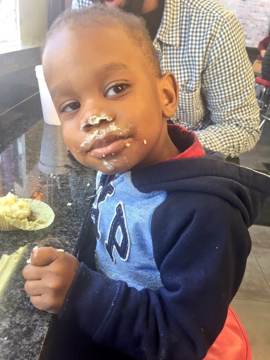 SKTV_'s tweet photo. When the waiter places ya food down on the table then comes back 45 seconds later to ask "So how is everything?" https://t.co/VBHd5CR62k