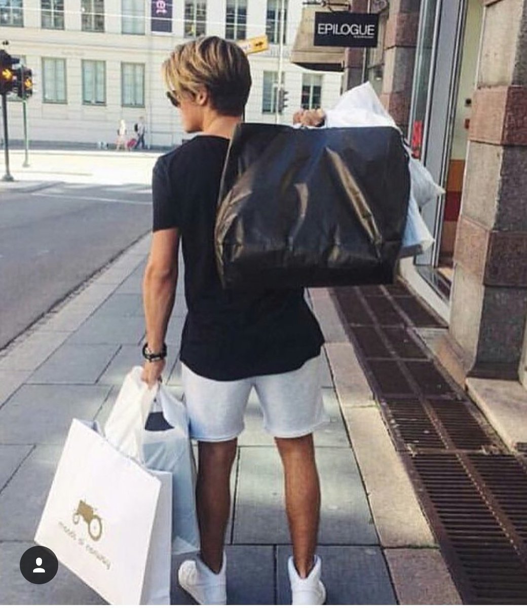 balalaika_chris's tweet image. Если его не будет в 4-ом сезоне, то мне захочется поиграть в синего кита!!!!
#тихийдом
#синийкит
🐋🐋💀💀