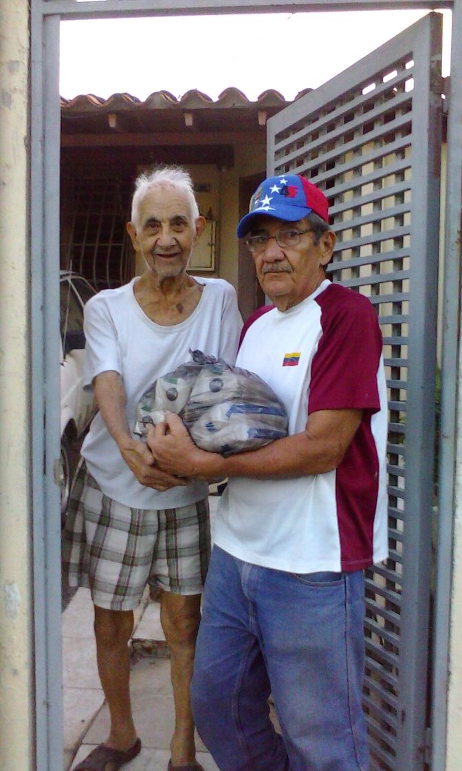 OMARPEROZZOPSUV's tweet image. Estado Mayor de Alimentacion  #Palavecino y  Claps Organizados llevan alimentos casa a casa Gracias .@NicolasMaduro #TodoElPoderParaLosCLAP