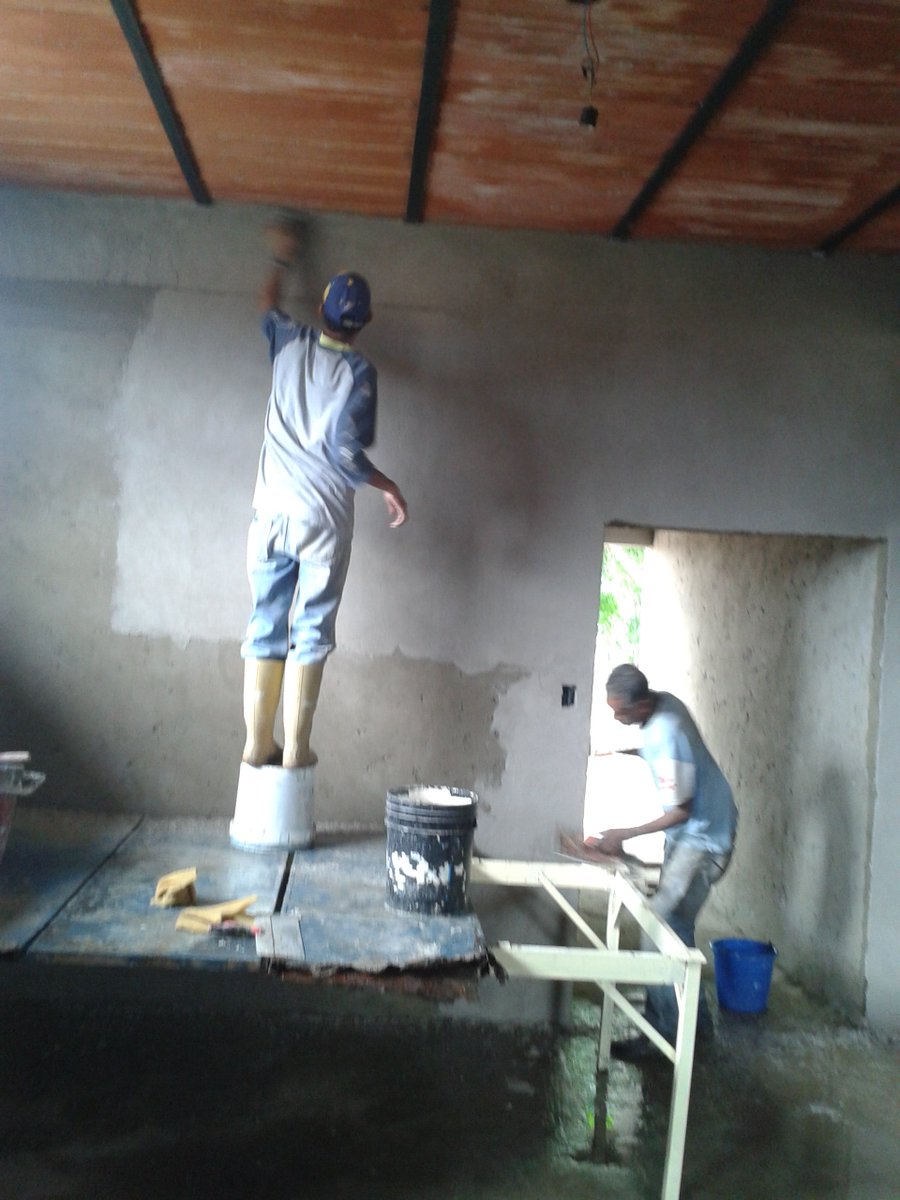 DeboraMedinaVi1's tweet photo. U.E. Débora Medina Vivas trabajando hoy con amor por el comedor escolar para nuestros niños.@NicolasMaduro @JauaMiranda @SilvaEleazarL https://t.co/W4WL0DDqeU
