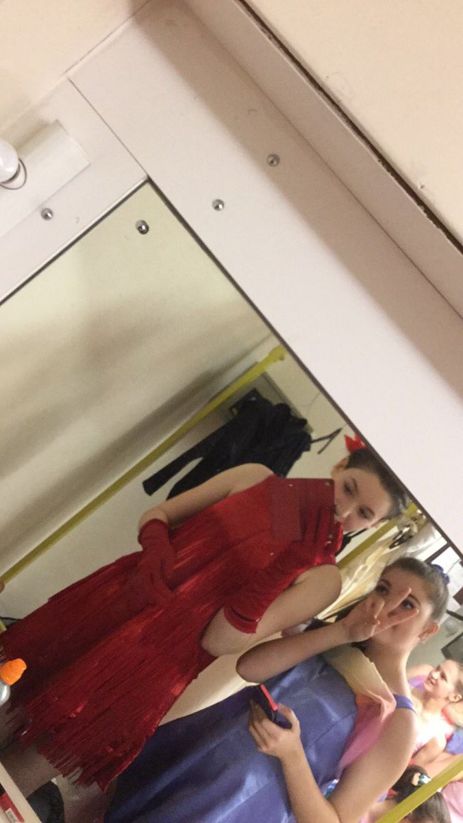 bxckyyyyy_'s tweet photo. With future deputy head girl #ebd17 @PresAcadMusic https://t.co/GQy22U2xP4