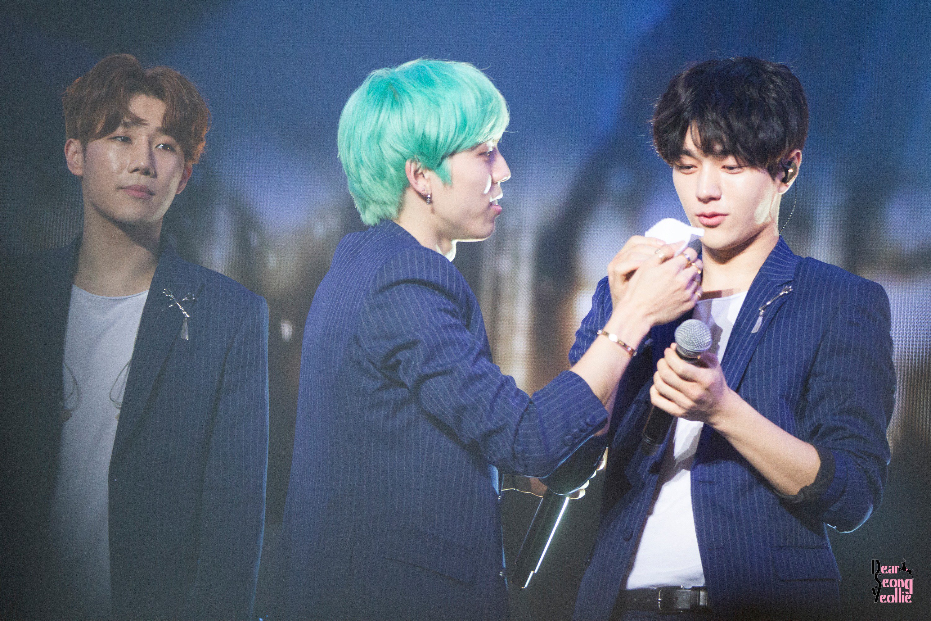 C6ugjP-VoAEqjom.jpg:orig