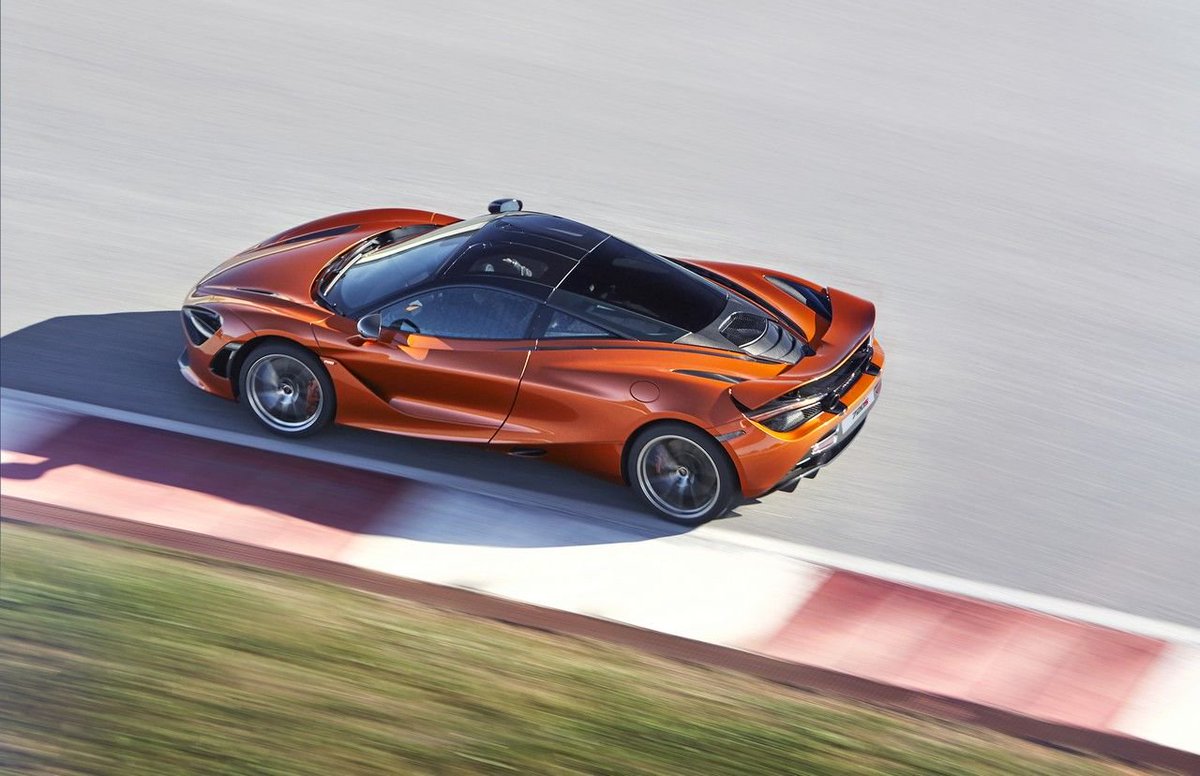 coches's tweet photo. Más ligerito para alcanzar hasta casi 350km/h. El McLaren 720S es el Super Series con #720CV. Un superdeportivo https://t.co/L5XDoZM60F https://t.co/lbDhTV8Z12