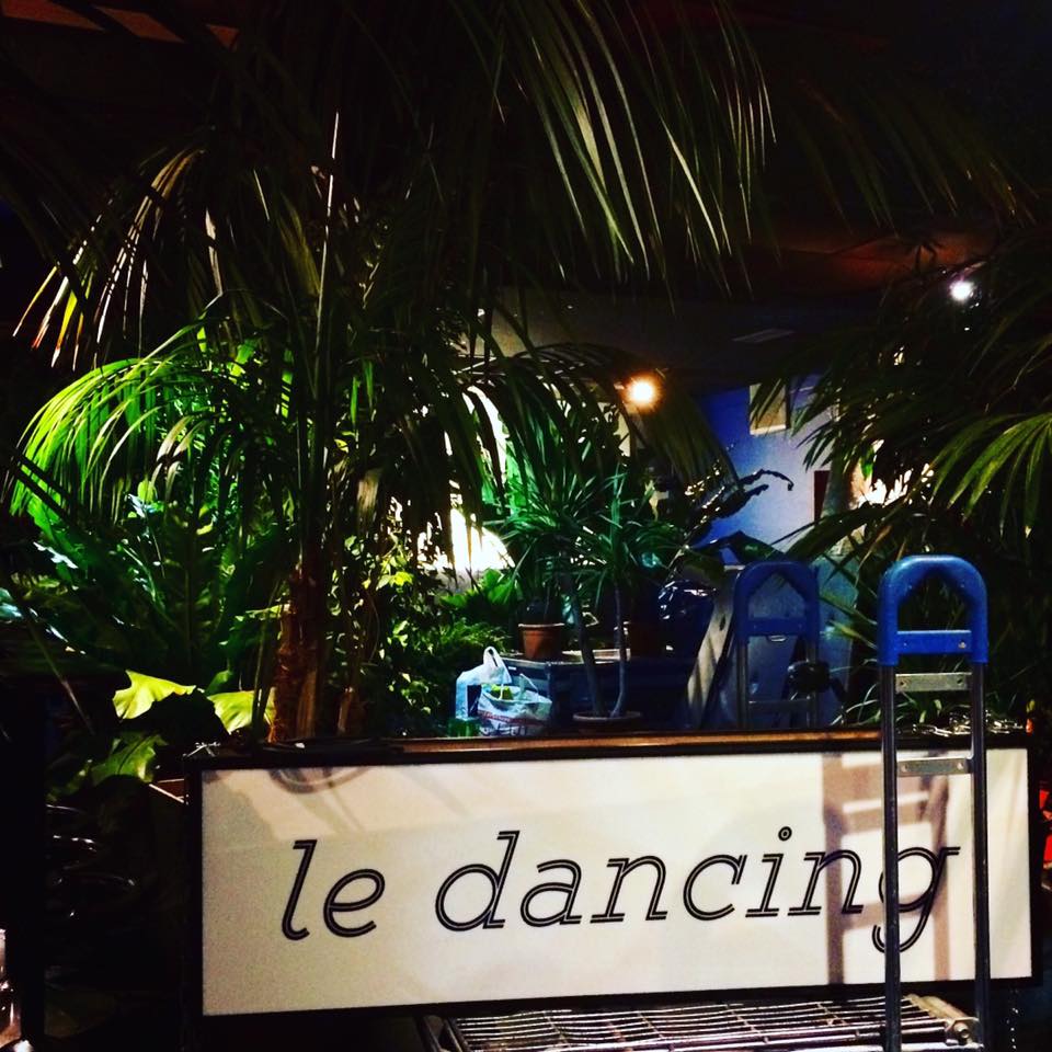 CrabCakeCorpFR's tweet photo. #LeDancing Tropical dès 18h00 @UbuRennes avec #LAfriqueDiscothèque & #PointdeVue - Cocktails & Grignotages - Solidaire avec Afrique/#UNICEF https://t.co/aGvxxc1gf3