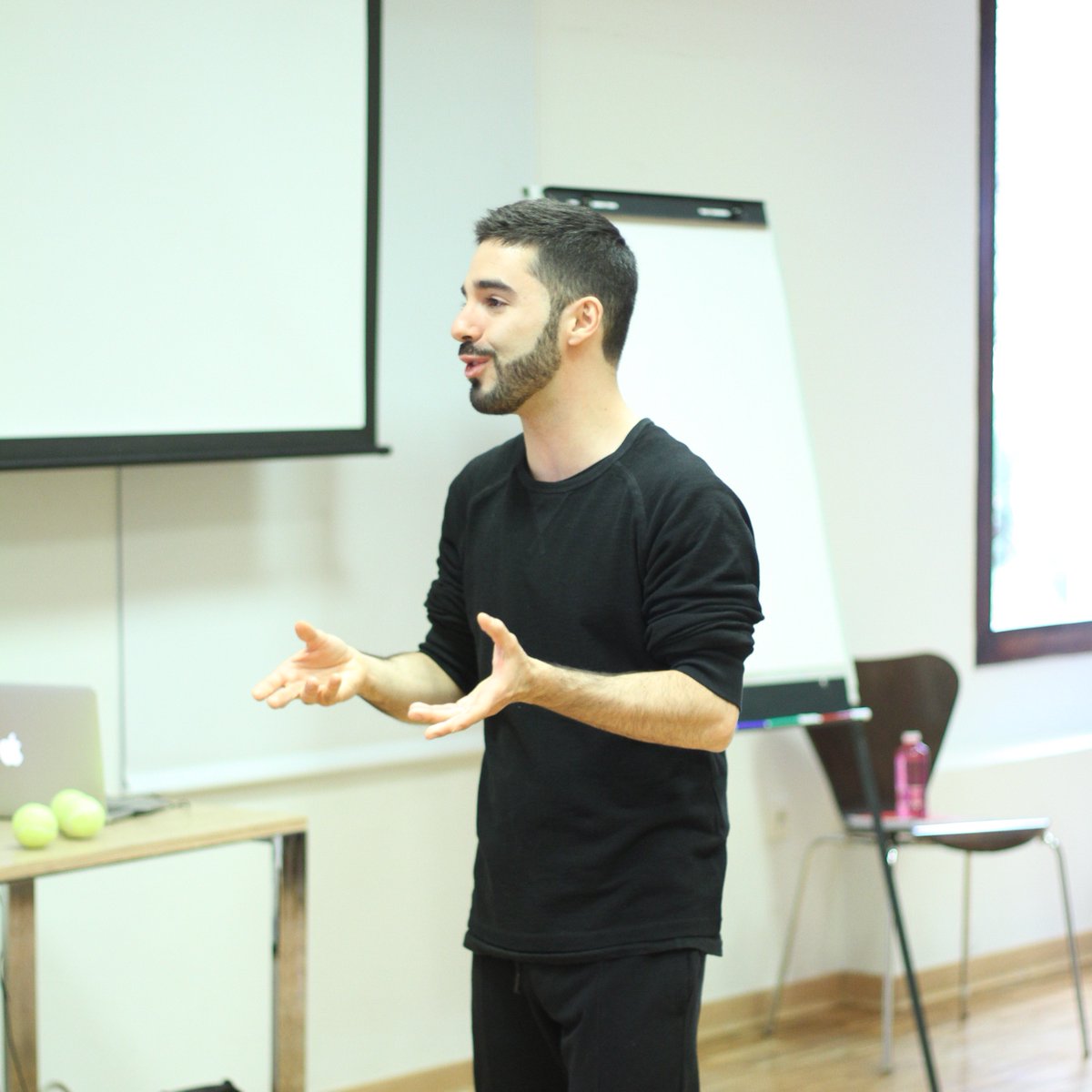 Se modest@, se solidari@, actua con vulnerabilidad y disfruta de cada paso de la vida, pues la felicidad se encuentra en pequeñas rincones.