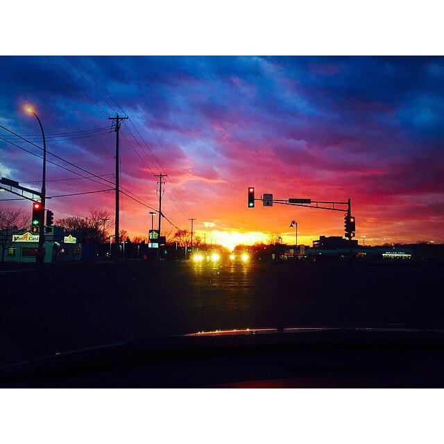 EmilyFoote_'s tweet photo. There's nothing more beautiful than when the sun is setting in Minnesota ☀️❤️ https://t.co/4BYgbXYCwk