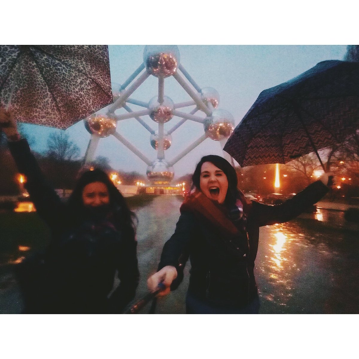 MARIAUZQUIZA's tweet photo. No es la mejor, pero es la que mรกs me gusta! ๐ญโ @Carlota_crp #Bruxelles #Atomium #9balls https://t.co/Qb8VCNZ7U2