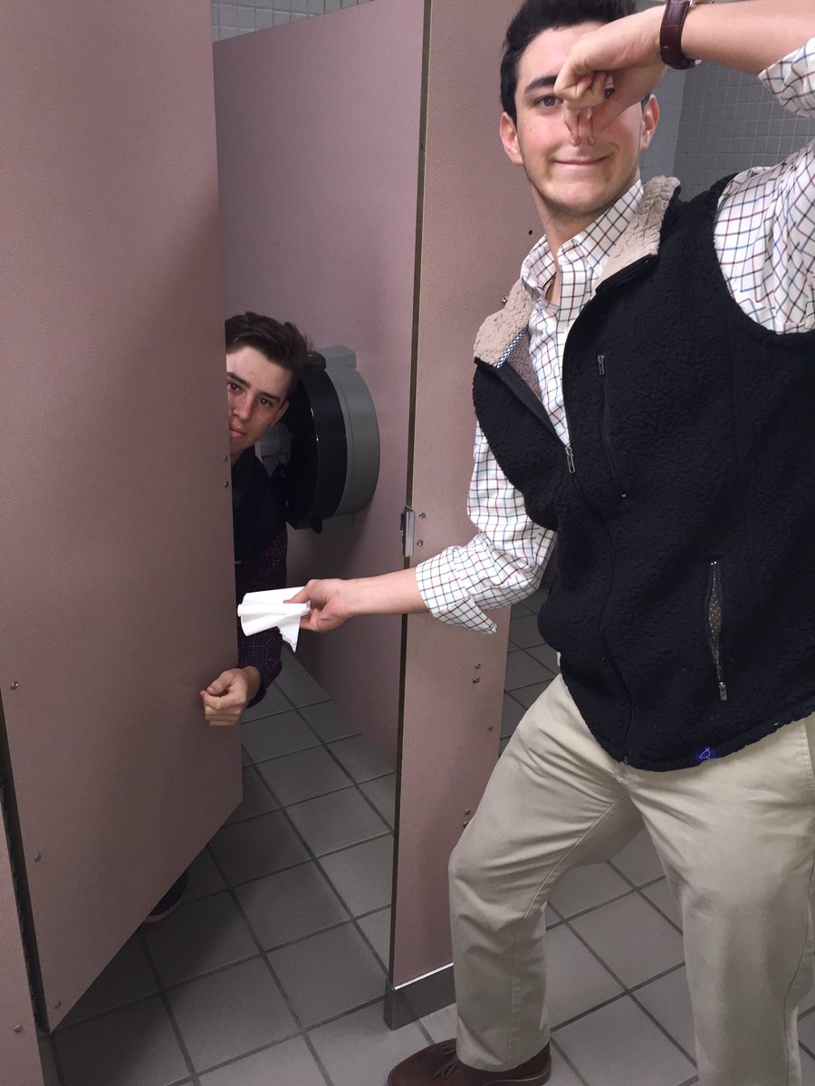 HudsonforVP's tweet photo. If you vote for Hudson he'll help you out when you need it most😉#HudsonforVP https://t.co/erzvs8yueJ