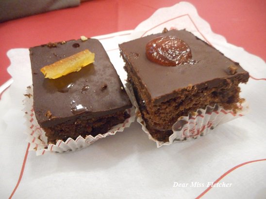 Miss_S_Fletcher's tweet photo. Presto! Istituiamo subito un servizio di minidroni per la consegna di minitortine della #marescotti all'ora di merenda! #genova https://t.co/eDw2fJ5Bl7