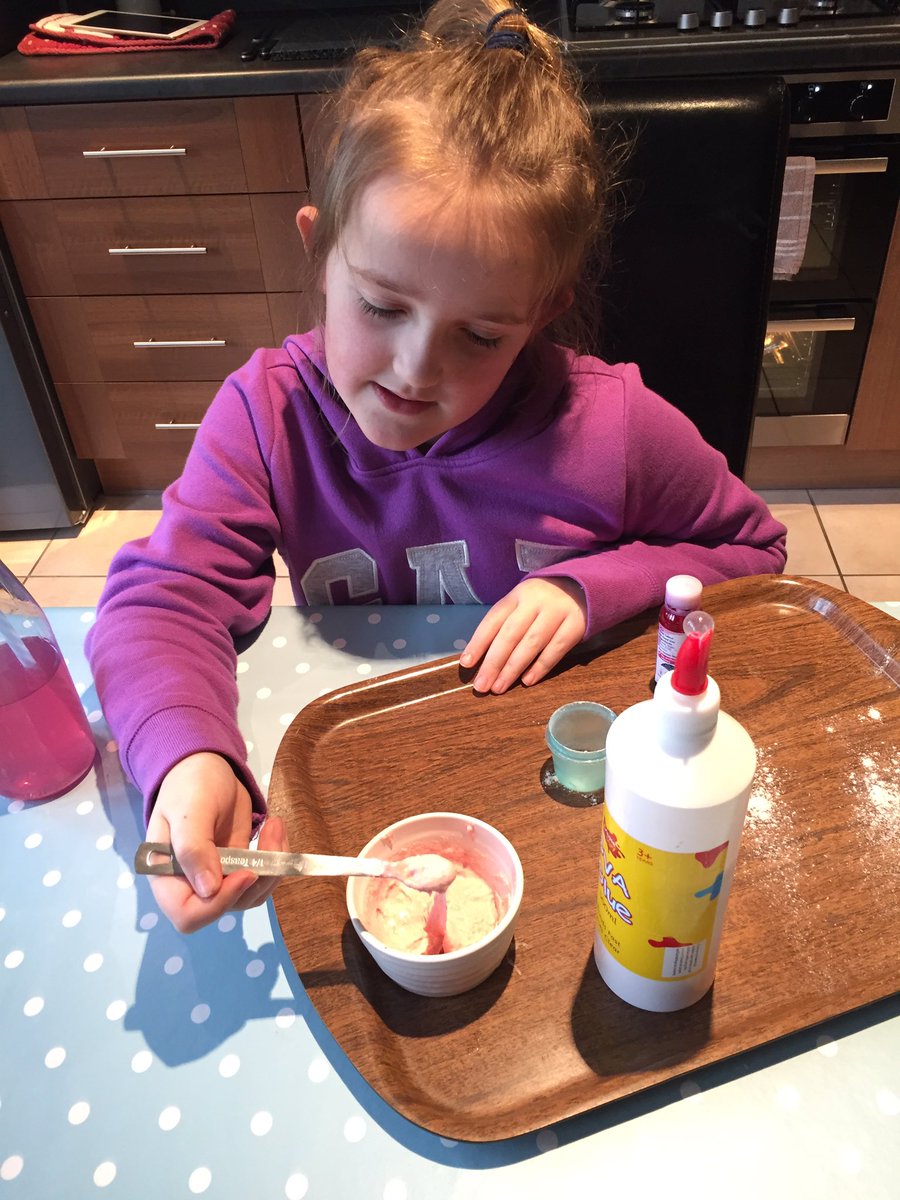 KymArthur1's tweet photo. @Oaklandsschool Freya experimented with glue, food colouring, flour and water which made a lovely sticky goo!! https://t.co/hv2XGTQT7q