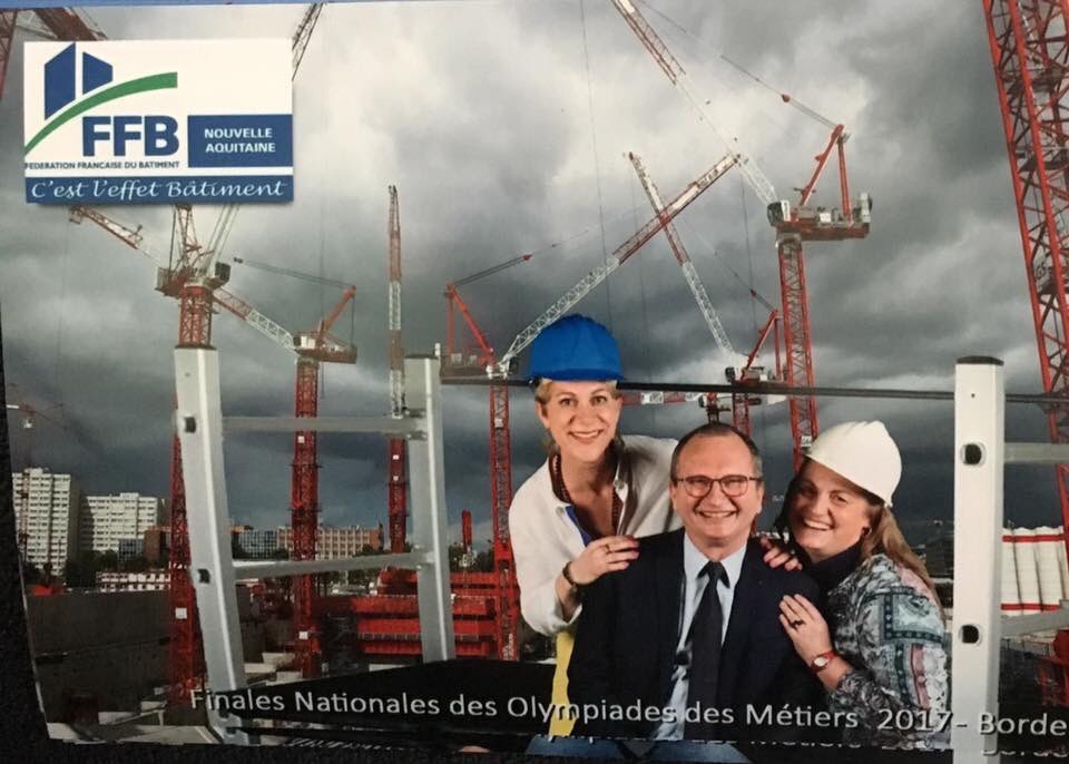 chanutj's tweet photo. Femmes du Batiment @MarieCourtes et @AlineMERIAU aux  #OlympiadesDesMetiers. Il y a aussi des bons moments pour 1 Pdt de la @FFBatiment.. 😀 https://t.co/Er08NewTA8