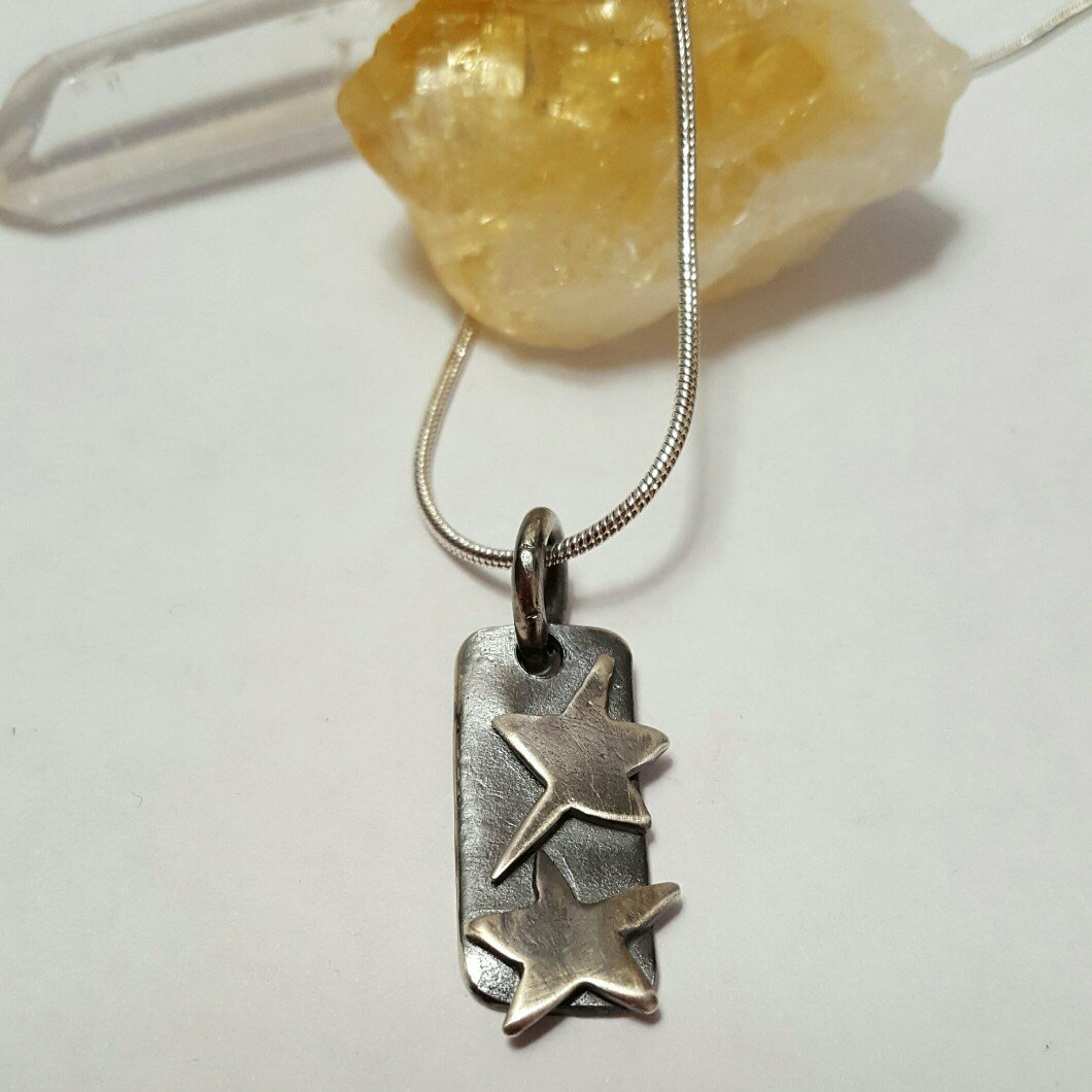 Melanie260198's tweet photo. Pretty gifts on https://t.co/Ww0gQKpGBi #handmade #copper #sterlingsilver #unique #bangles #crystalcharms #madewithlove #etsyhandmade https://t.co/33QFxcvMIH