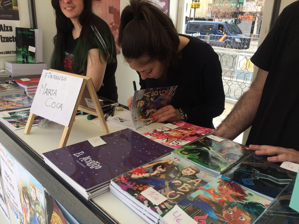 _antoniotejada's tweet photo. Con Marta Coca @Gretamico, autora de #Tabú cuyos protagonistas tienen discapacidad, en #comicGR. Le encanta nuestro trabajo en @CKonectaURJC https://t.co/bZvDgYIy2X
