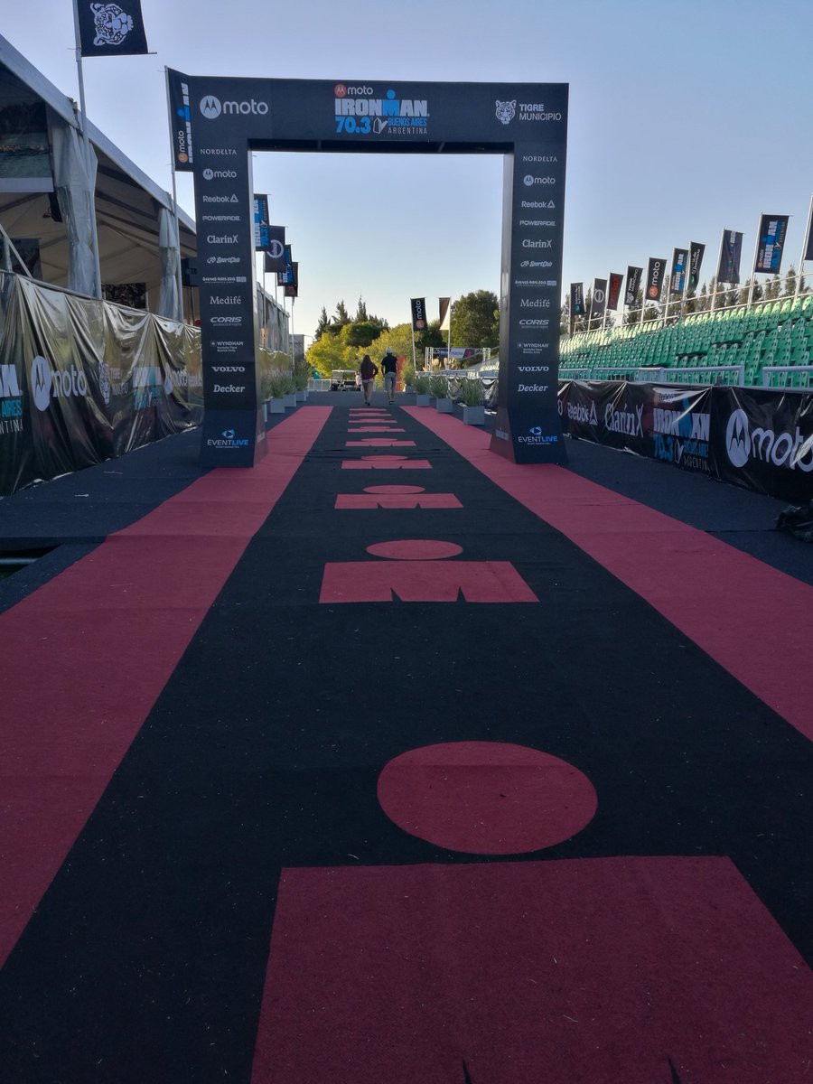 LaSantaMKT's tweet photo. Terminamos #Finished #Finishline #PasiónIronman ¡Gracias @IronmanArgOK por permitir acompañarlos! https://t.co/bOZPWwhJH6