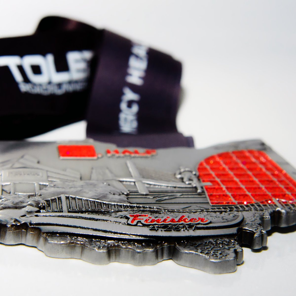 It's time to commit... #RunGlassCity Owens Corning Half Marathon. Signup, run, finish. #WillRunforMedal — bit.ly/GlassCity41Sig…