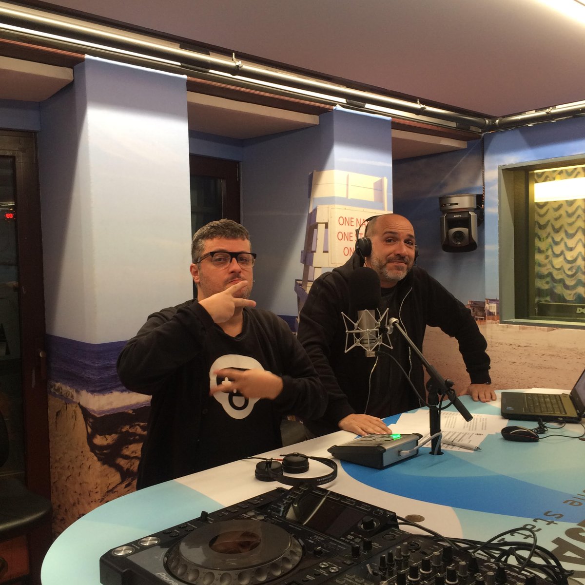 Si chiude la settimana in bellezza con <a href="/Deenotte/">DeeNotte</a>! <a href="/nicolavitiello/">Nicola Vitiello💬</a> e <a href="/glucavitiello/">gianluca vitiello</a> vi aspettano su deejay.it/radio