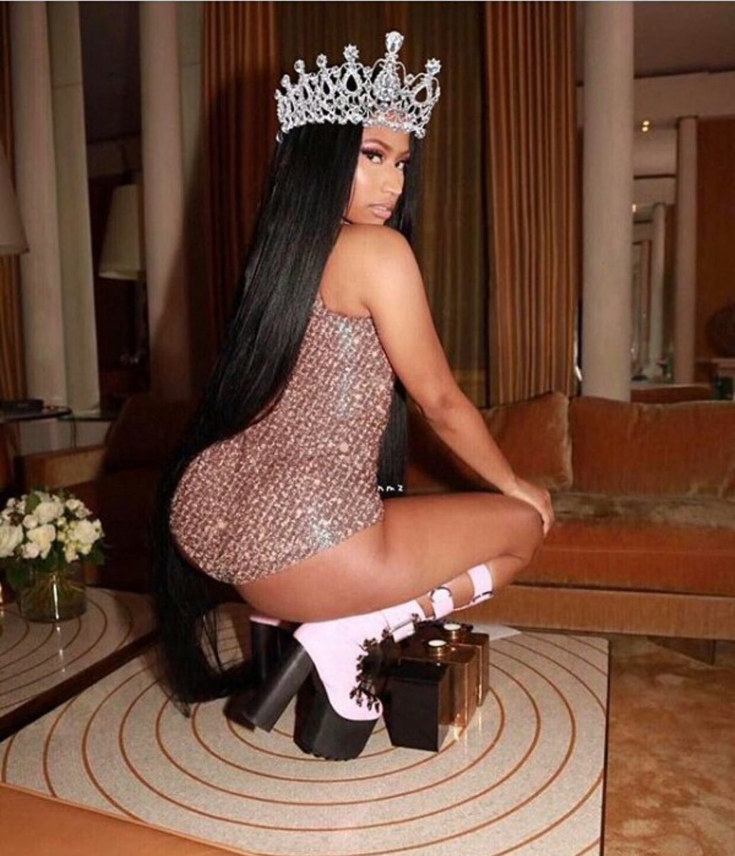 King1Vinni's tweet photo. @NICKIMINAJ is the QUEEN 👸 @NICKIMINAJ @NICKIMINAJ @NICKIMINAJ 👑👑 slay momma 🛍 #hopeuseethis @NICKIMINAJ 🎀🙏🏼 https://t.co/S2Uv50Hrt4