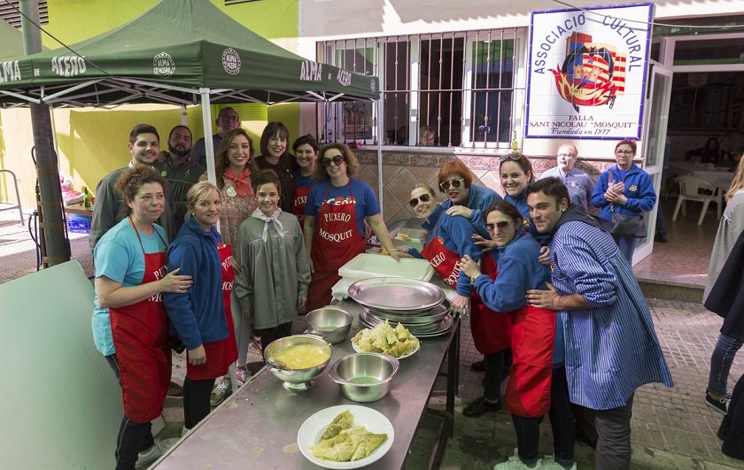 diariserpis's tweet image. Dues-centes persones disfruten del putxero de la @FallaMosquit diariserpis.com/dues-centes-pe…