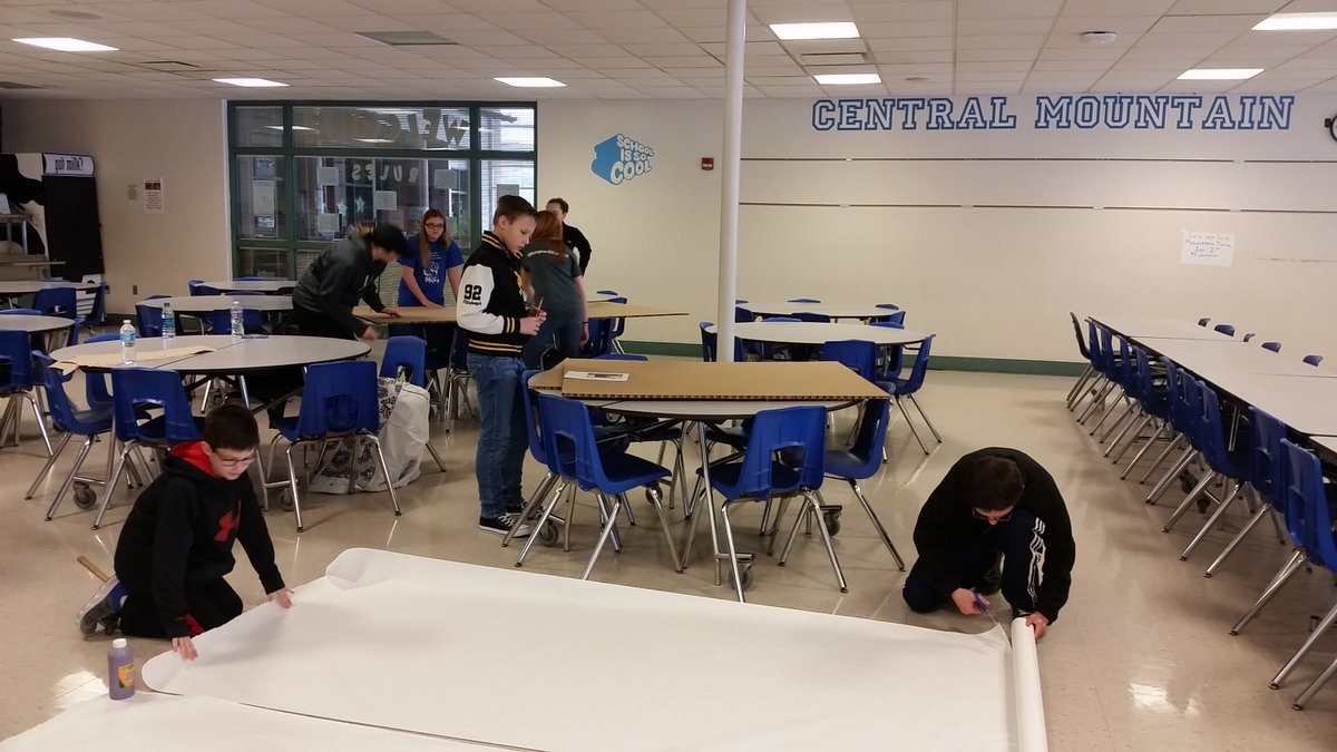 CMMSMiniTHON's tweet photo. Lots of hardworking students getting things ready for our upcoming #MiniTHON !!🤠🐴🌵 https://t.co/kGaMMaXe7D
