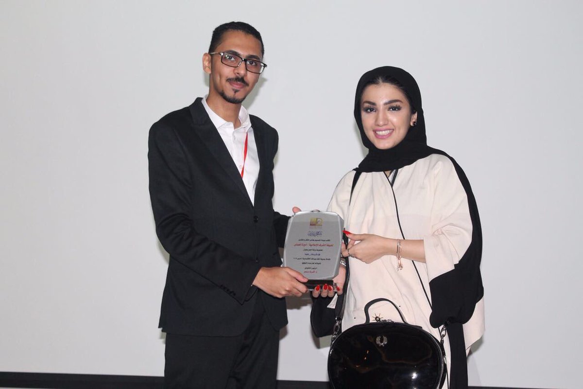 designclinic_'s tweet image. شكرا ل @Amira_alh ضيفة الشرف لورشة عمل #مشروعك_علينا لانشاء نموذج عمل بتاريخ ٤ مارس وشكرا ل @moutasimzoon لحضوره 😍💙