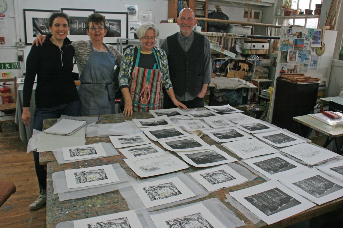 pegmorrisart's tweet image. A great weekend teaching Introduction to #Etching @kewartstudio Lots of beautiful prints made #printmaking #inkyfingers #art