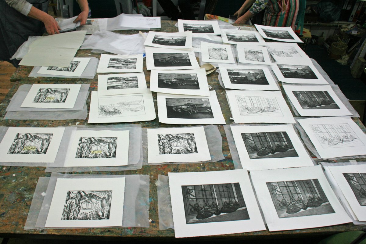 pegmorrisart's tweet image. A great weekend teaching Introduction to #Etching @kewartstudio Lots of beautiful prints made #printmaking #inkyfingers #art