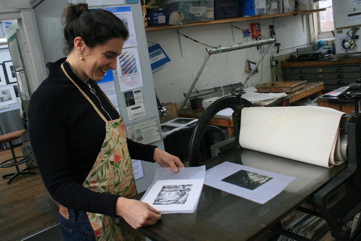 pegmorrisart's tweet image. A great weekend teaching Introduction to #Etching @kewartstudio Lots of beautiful prints made #printmaking #inkyfingers #art
