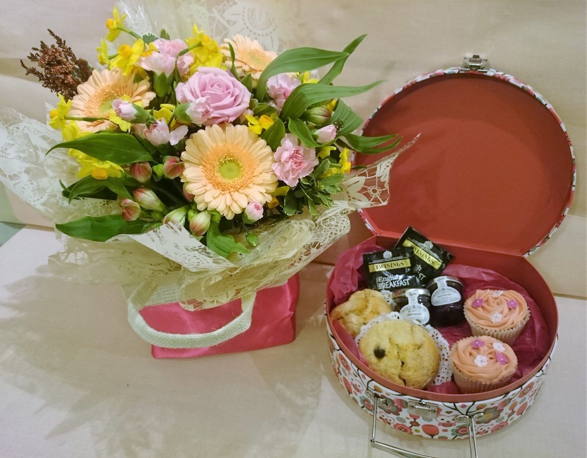 Just one of our beautiful Mothers day bouquets, available to order now. Go to dorispinks.com/store/c30/Moth…