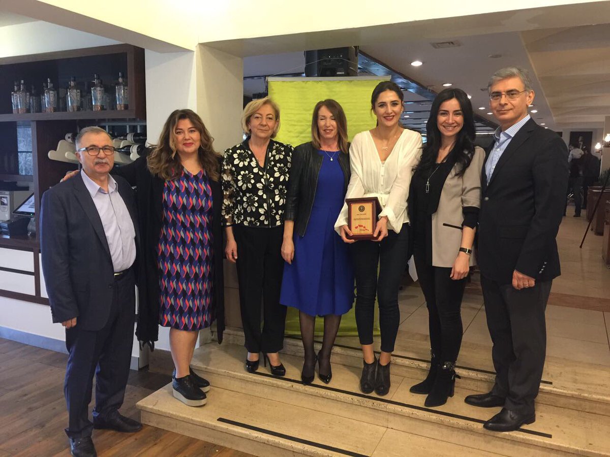 Vakfımız kadın kollarının düzenlefiği 8Mart Dünya Kadınlar günü bsşarılı Aslı Kösedağ Yaşam koçu ,Esra Şahin Bes.Uzm.kutlandi .