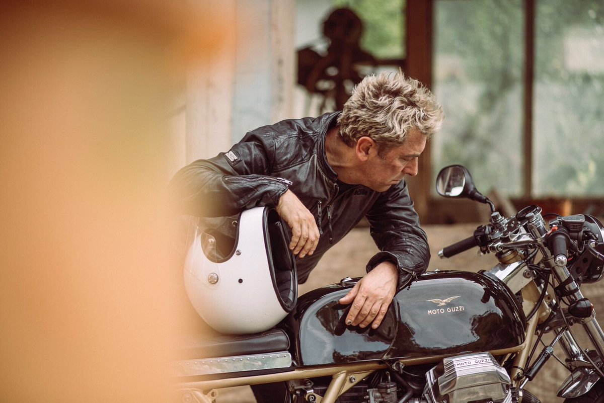 VIRGINRINGO's tweet photo. 2 minuti a #lordofthebikes su @SkyUno pronti? Get ready 4 the gas! Pronte anche le @motoguzziclub da #customizzare #special #moto #guzzi 🤘🏻🏁 https://t.co/ZGVAdOXwTn