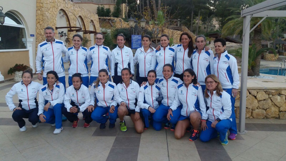 solopadelblog's tweet photo. Qué grande es este equipo!! Nueve finales consecutivas no son casualidad 👏👏 felicidades por el subcampeonato #CE1a 🏆🎾 https://t.co/ocUkZYQpBo
