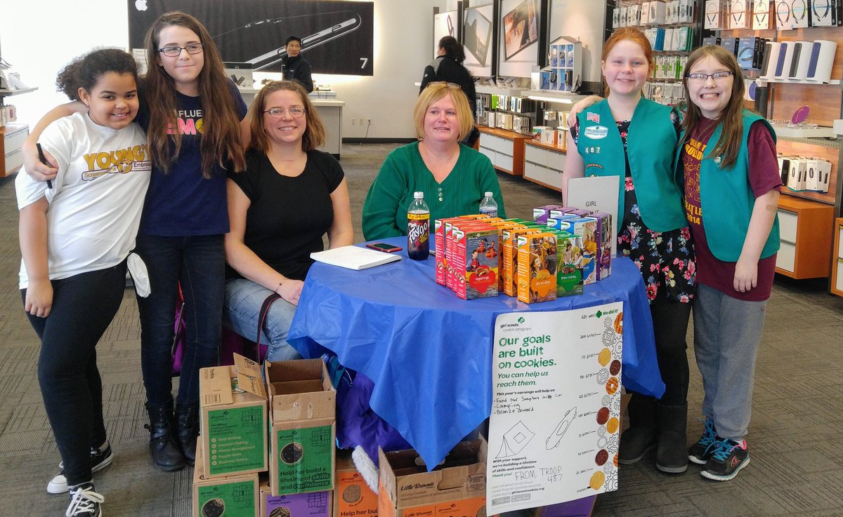 Girl scout cookie day!! #HillHustlers #OHPA #CommunityEngagement