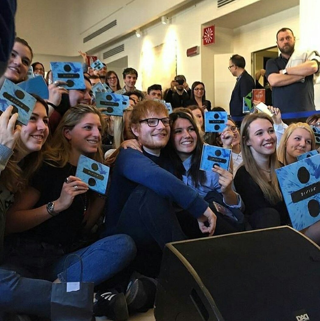 sheerios_py's tweet photo. Ed se encuentra en Italia. https://t.co/C4QZSOTsnF