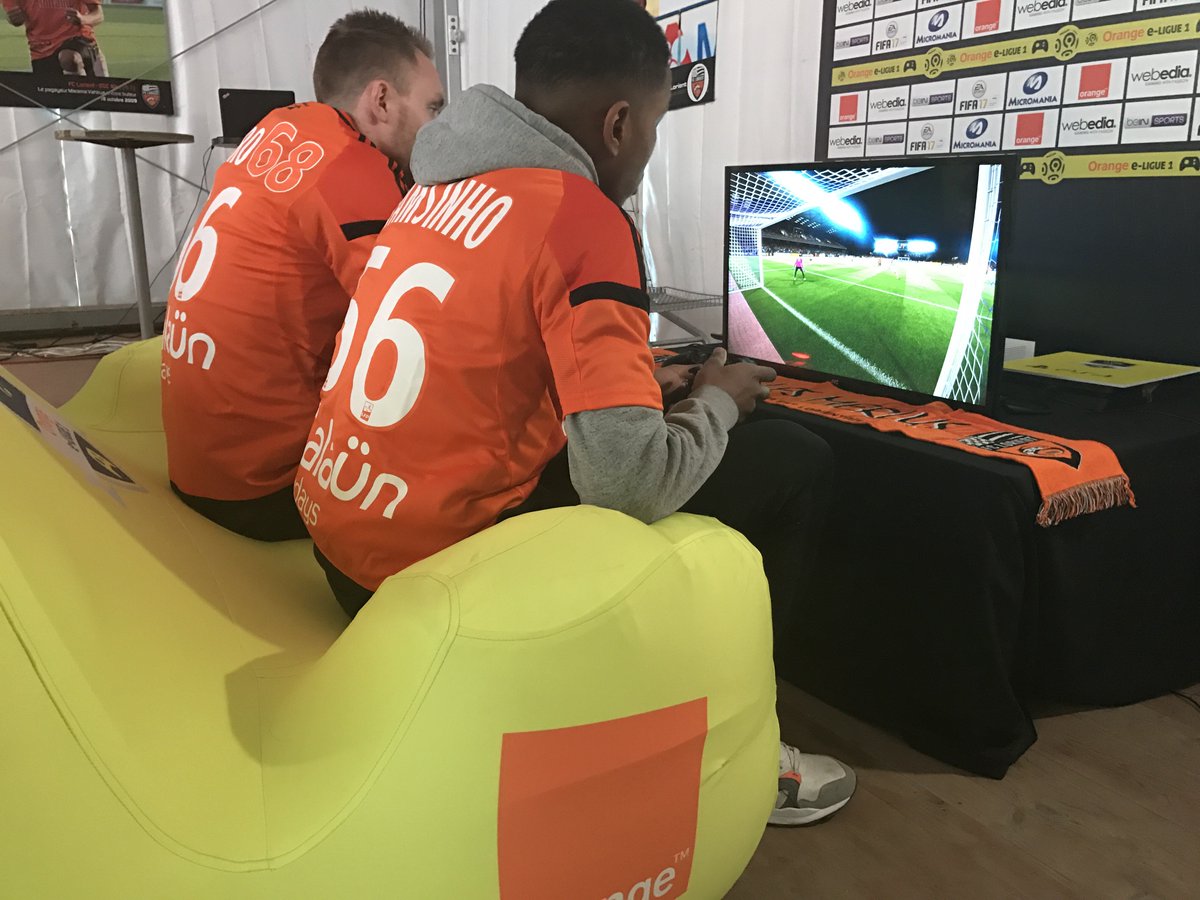 _eLigue1's tweet photo. C'est parti pour la finale du Tournoi de Printemps #OrangeELigue1 au @FCLorient sur #PlayStation4 ! 🔥 https://t.co/m6oz7TTq2r