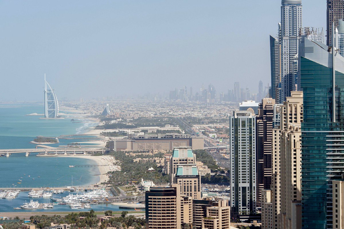 BevynTravel's tweet photo. City in the clouds? @BevynTravel #Dubai #sky #business #travel #arabic #MiddleEast #Emirates #tourism #giga https://t.co/jFRcPTJIuE
